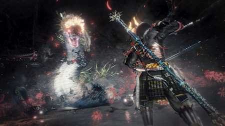Wir stellen uns einem Schlangen-Bosskampf. Das PS5-Remake von Nioh 2 legt technisch deutlich zu.