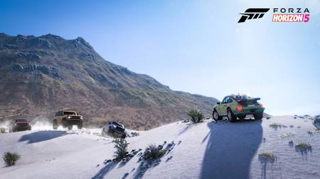 Unser Offroad-Bolide trifft in der Wüste auf andere Spieler. Social- und Multiplayer-Aspekte sind Kernaspekt von Forza Horizon 5