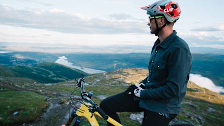 Greg Minnaar enjoying the view on top of Åreskutan during the Åre Biek Festival 2021.