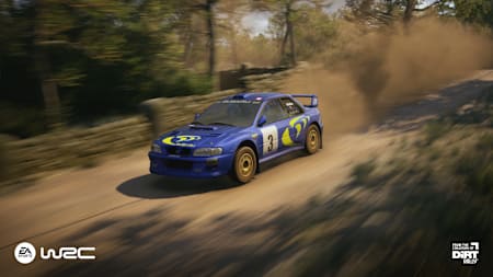 Captura de pantalla de EA Sports WRC muestra el Subaru Impreza 1998 sobre grava.