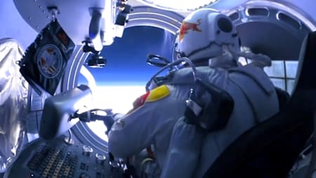 Toma desde dentro de la cápsula del proyecto Red Bull Stratos