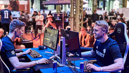 كاونتر سترايك 2 والتنافس