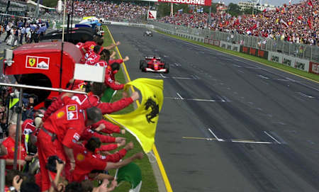 Michael Schumacher gagne le Grand Prix d'Australie en 2001