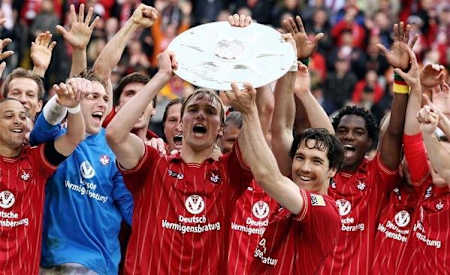 Le Fussball-Club Kaiserslautern ou FC Kaiserlautern est un club de football allemand qui a remporté le championnat de foot d'Allemagne en 1998.