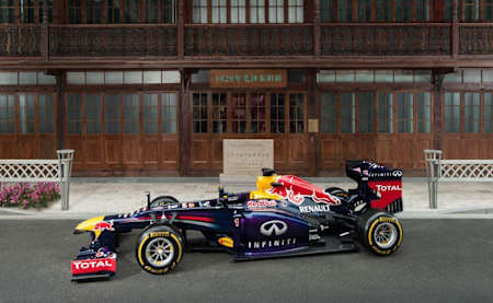 Red Bull RB10在毛泽东故居前