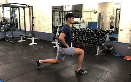 Gli affondi sono simili agli squats con in più la componente di stabilità