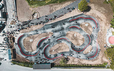 Luftaufnahme des Pumptrack Frutigen