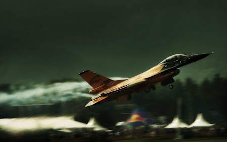 전투기 조종사들의 G수트에서 아이디어를 얻은 새로운 내의가 도입됐습니다.