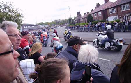 Fans crowd the roads at Thundersprint