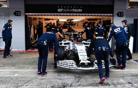 사고나 고장으로 인해 발생하는 위험을 줄여주기도 합니다.