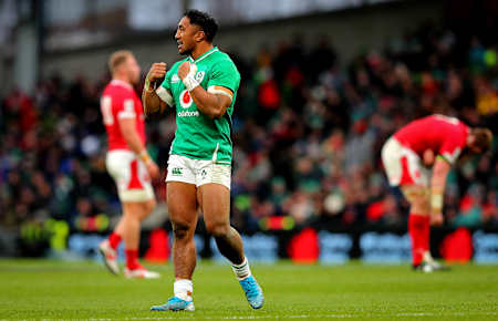 Bundee Aki playing for Ireland in the Six Nations