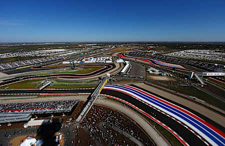 L'Australien Mark Webber (Red Bull Racing) roule au volant de sa monoplace sur le Circuit des Amérique lors des essais libres du Grand Prix des États-Unis de Formule 1 2012 à Austin.