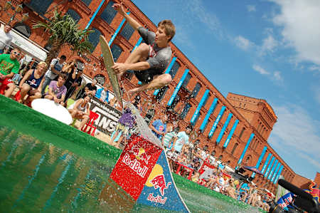 Skimboarding w Manufakturze.