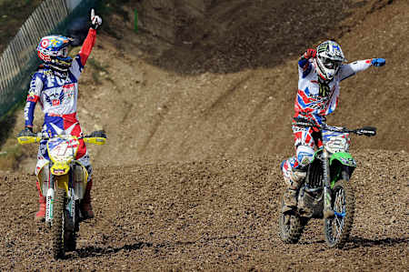 Dungey (l) and Villopoto finish together in 2011