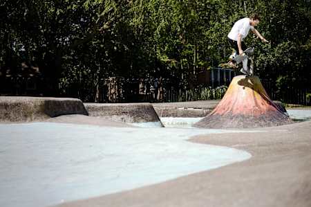 Stevie Thompson, Bastard Plant