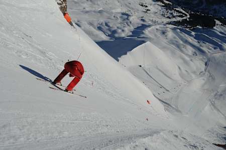Simone Origone sets a speed skiing record.