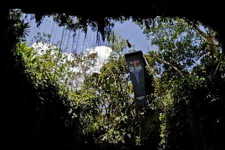 Ik Kil tiene 27m de altura y 39 de profundidad.