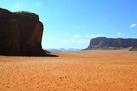 So durchquert man eine Wüste auf klassische Art