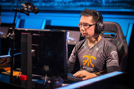 Bora "YellOwStaR" Kim alone at Worlds.