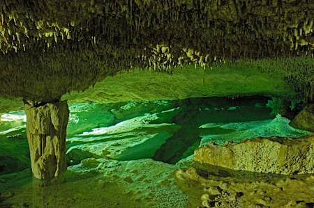Ein Fluss fließt durch - ja genau - den Untergrund