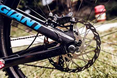 Freio traseiro Avid CODE com rotor de 200mm