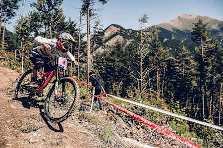 Championnats du monde de VTT de descente 2015, Hannah