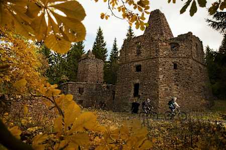 Tomas Slavik en Johannes Fischbach, MTB film 'Signatures', Krusne hory, Indonesië
