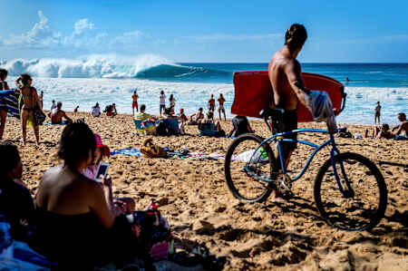 All eyes on Damien Hobgood at Pipeline