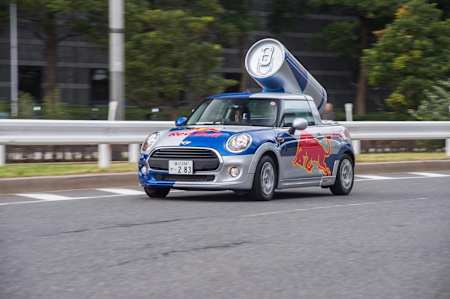 停まっていても走っていても、つい目を奪われてしまう愛くるしい姿が魅力。