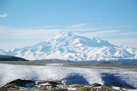 Mount Elbrus - ein stark vergletscherter Vulkan.