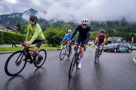 Hugh Aubrey, Edward Ayres, Adam Pelczar i Anatol Friedl podczas Red Bull Junior Brothers Performance Camp w Austrii