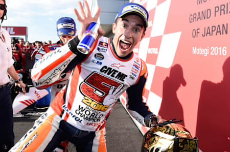 正在庆祝自己拿到第五个世界冠军的马克