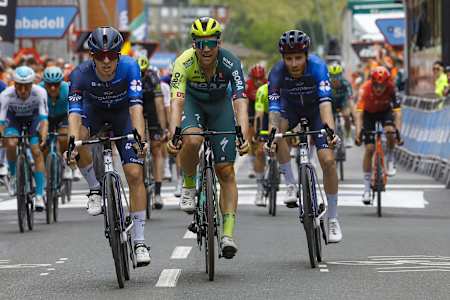 Tour of the Basque Country penultimate stage: Maximilian Schachmann sprints onto the podium