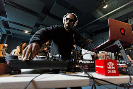 Выступление DÄM-FunK