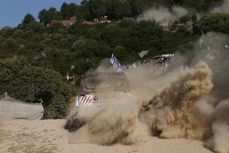 A Michal le gusta liarla en el coche y de DJ