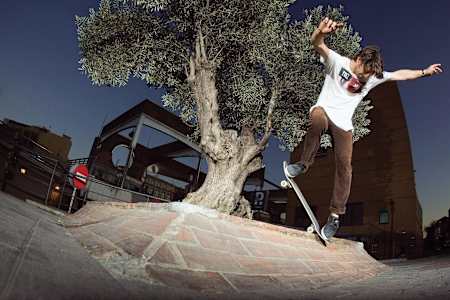 Fernando Granada, Backside Nosebluntslide Fernando Granada, Backside Nosebluntslide