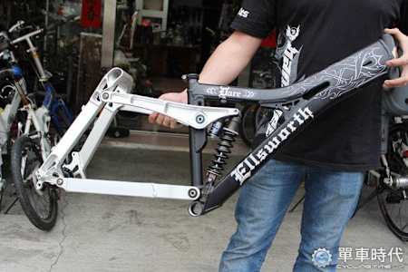 Ellsworth 4連桿下坡車車架