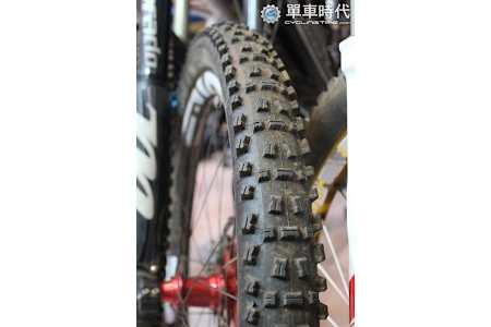 目前，下坡車輪徑仍以26寸為主流