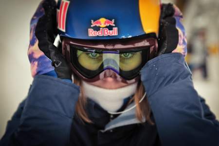 Enni Rukajärvi konzentriert sich am Start