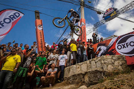 Piloto brasileiro de downhill Bernardo Cruz