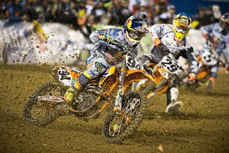 Ken Roczen: Enger Beinschluss und Blick geradeaus.