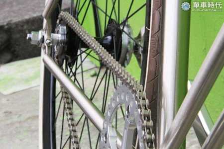 踩踏之外，齒輪比也會影響鏈條的著力點與傳動系統的損耗