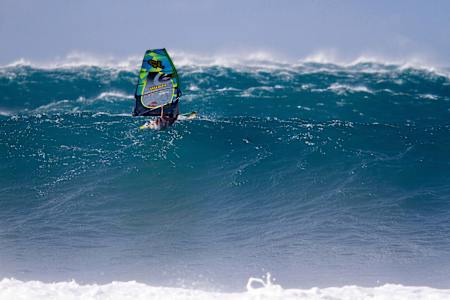Джейсон Поляков  на гребне волны