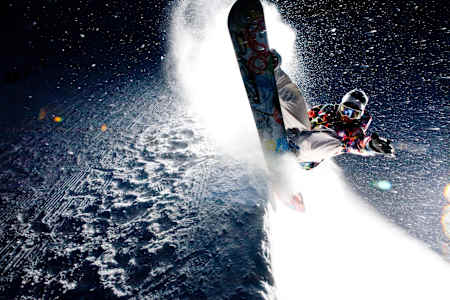 Kevin Pearce en snowboard de nuit