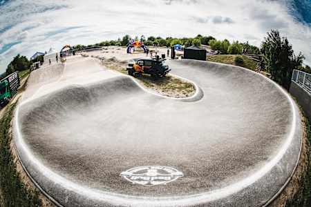 Red Bull Feel The Wheel, první fotky – Praha 14. 6., trénink, longboard cross