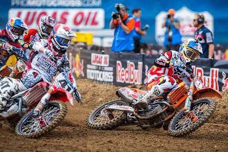 Ken Roczen rips a mega holeshot Ken Roczen rips a mega holeshot