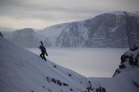 Skitourenlaufen auf der schönen Insel Baffin (Kanada).