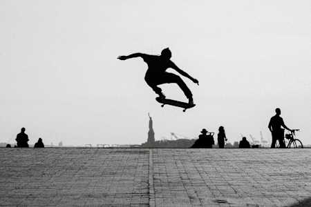 Picture postcard skating in New York