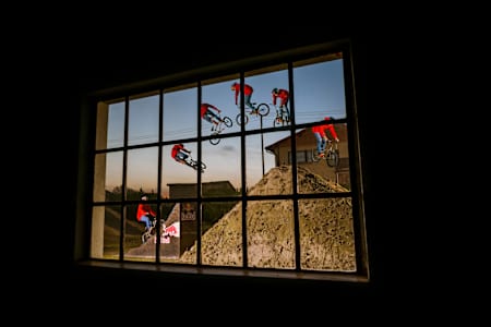 Dawid Godziek: 360 tailwhip to bars