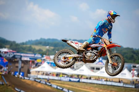 Ryan Dungey getting forward in the saddle